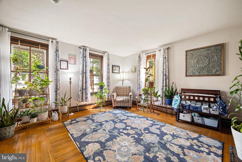 19 WEST AVENUE