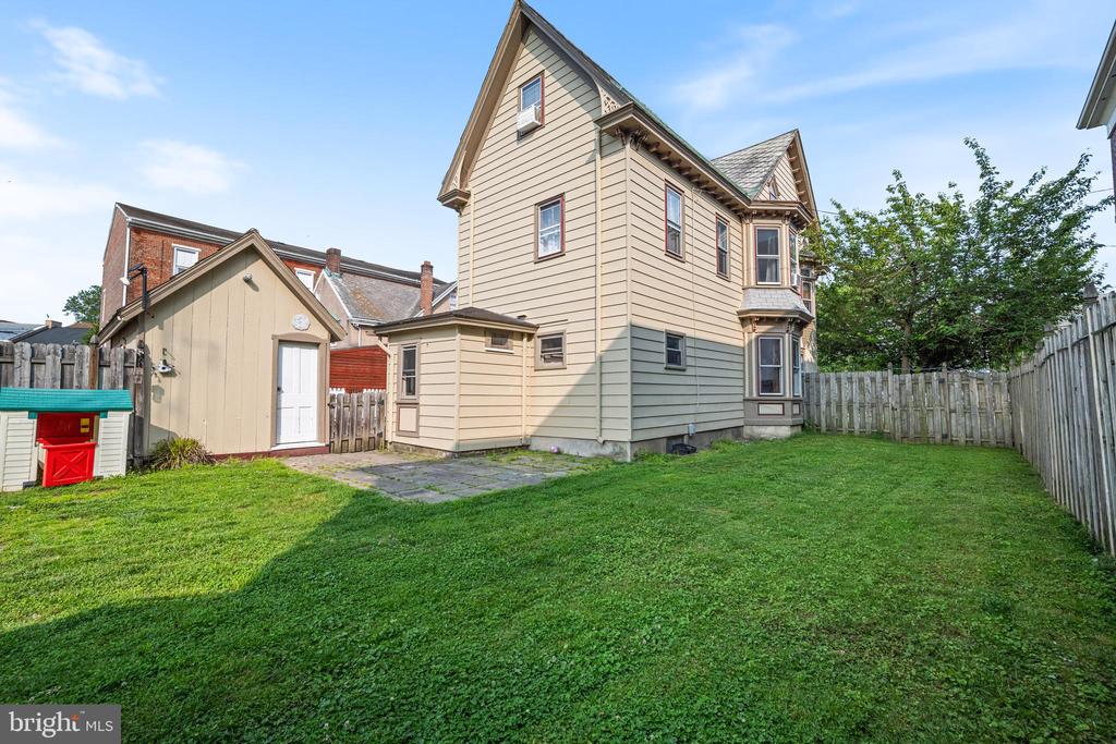 19 WEST AVENUE