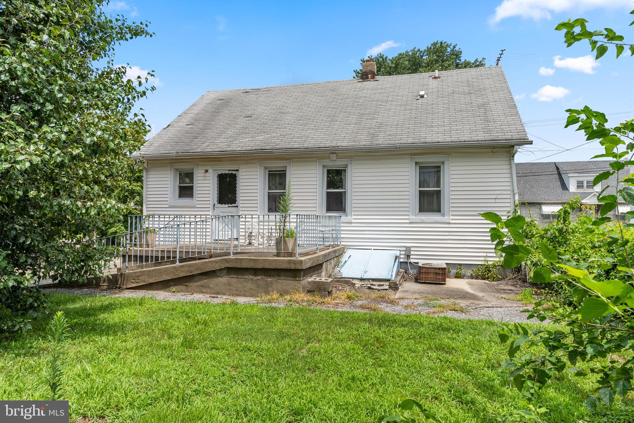 68 E Harmony St