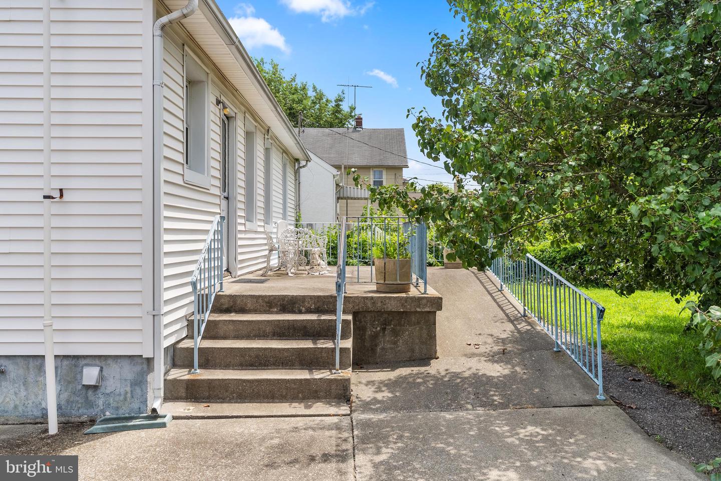 68 E Harmony St