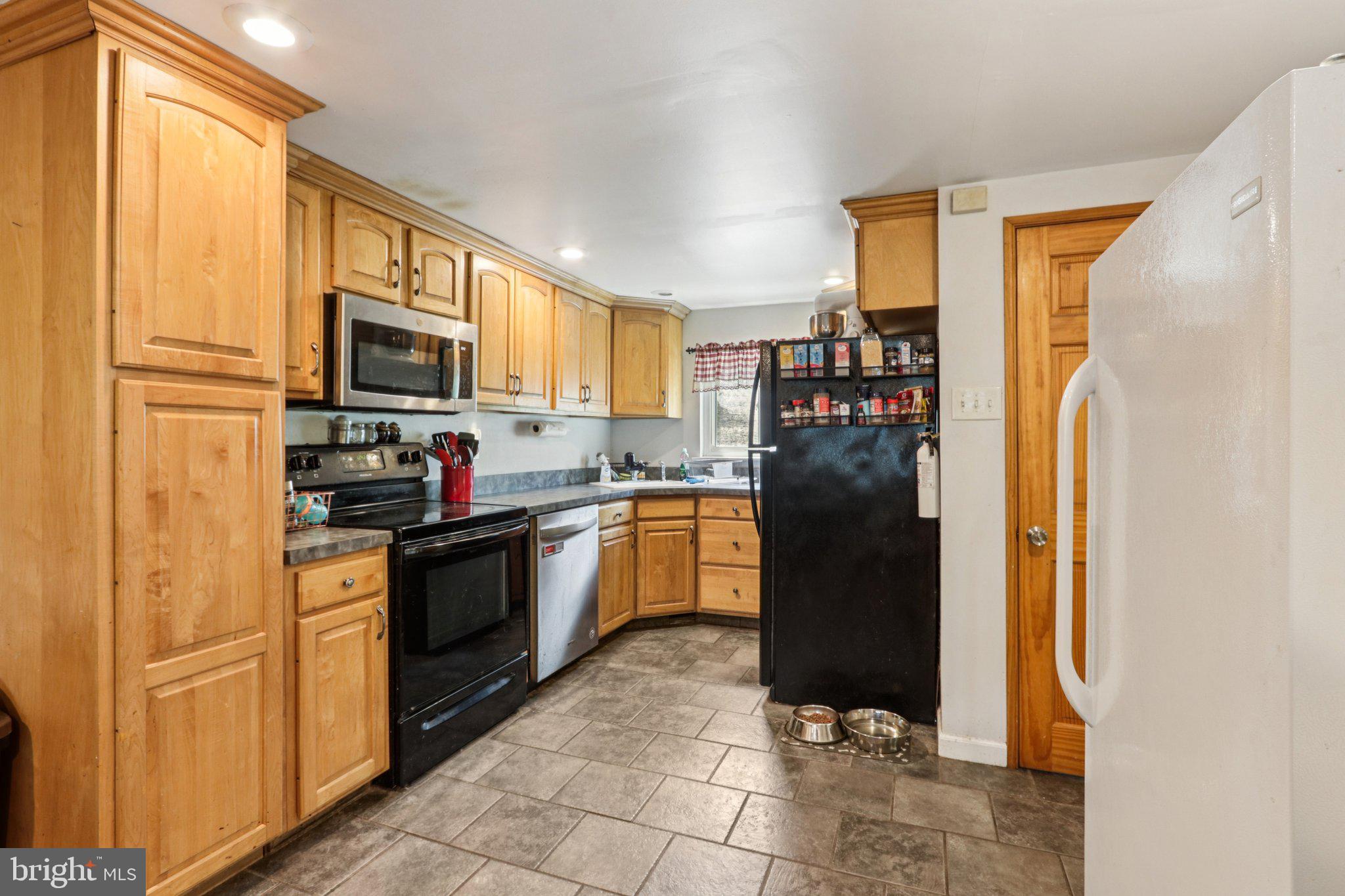 76 N Hook Rd