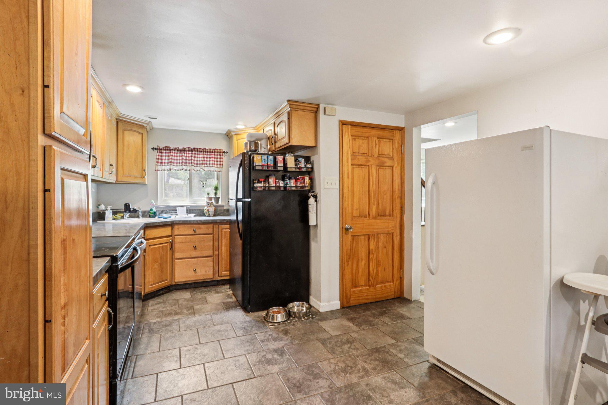 76 N Hook Rd