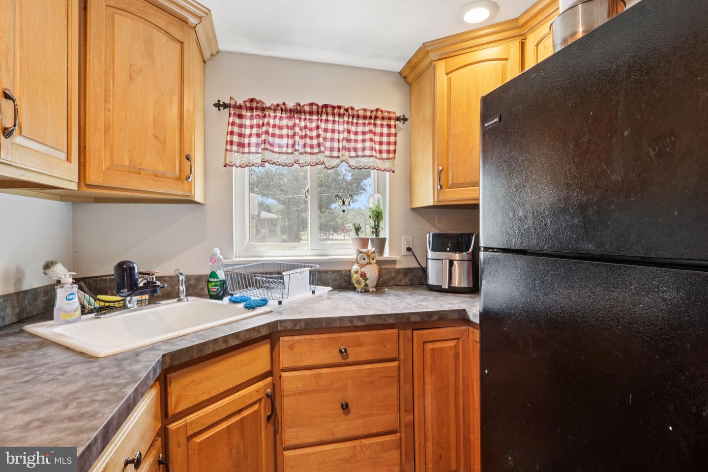 76 N Hook Rd