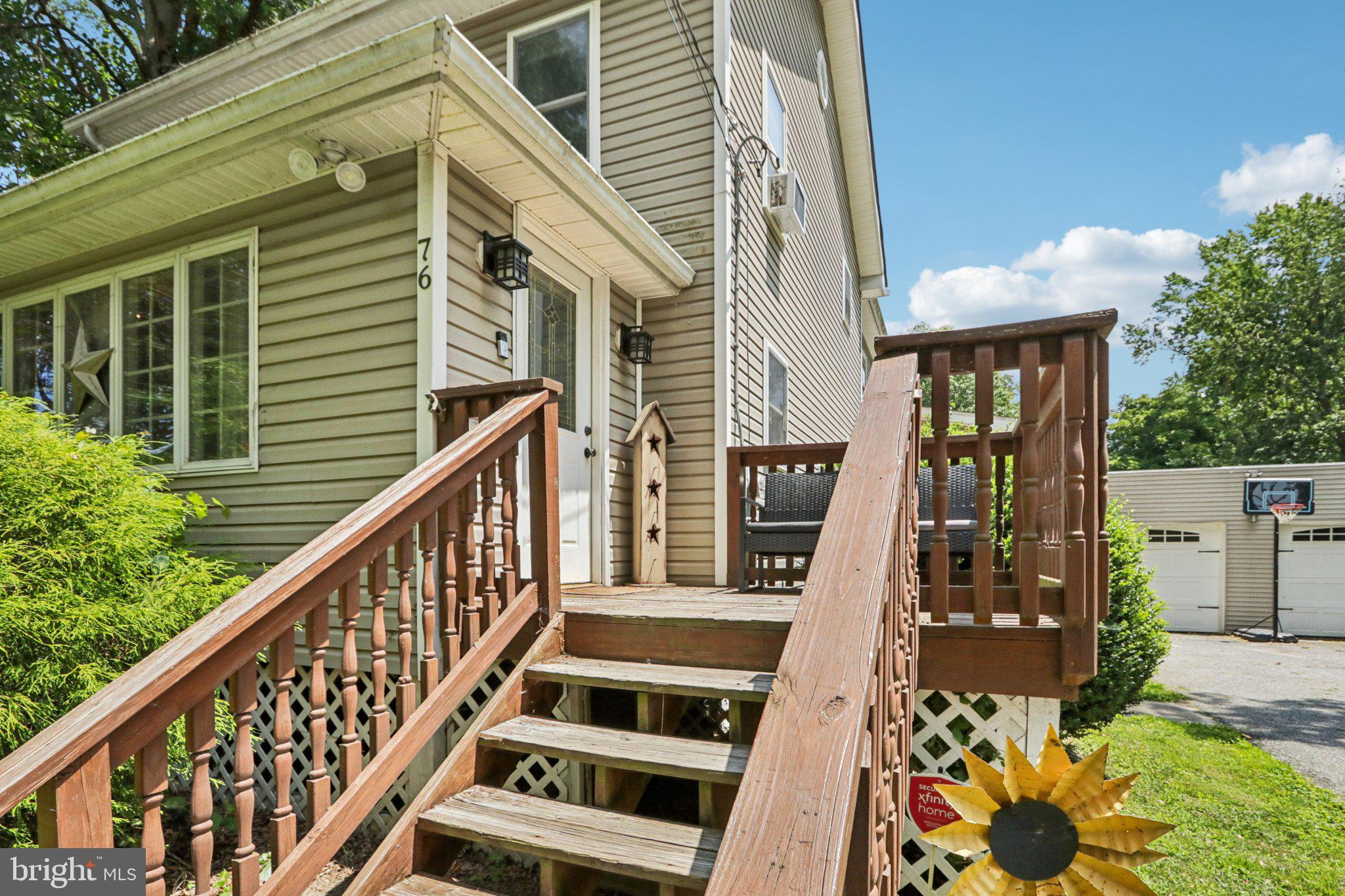 76 N Hook Rd