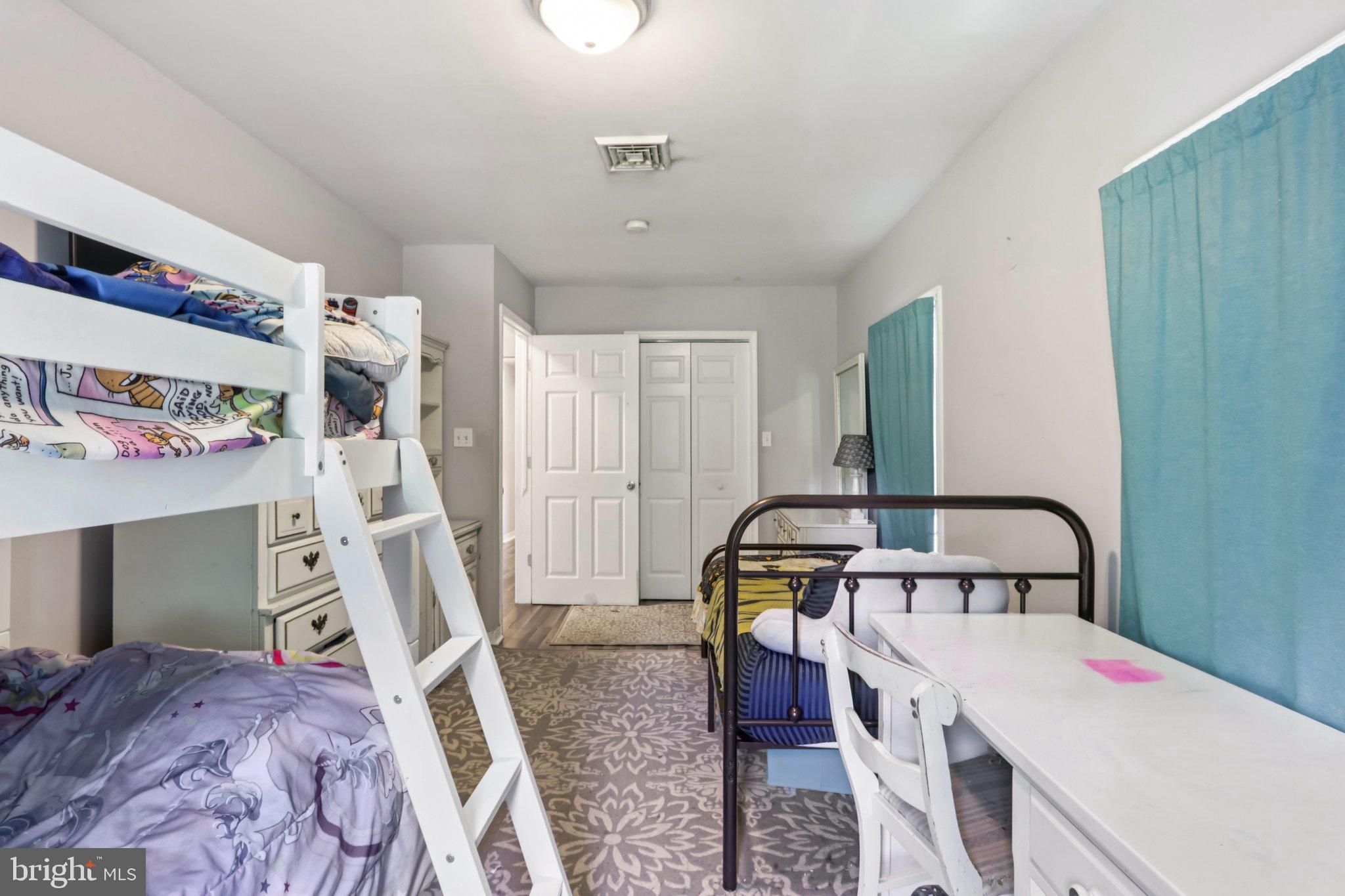 76 N Hook Rd
