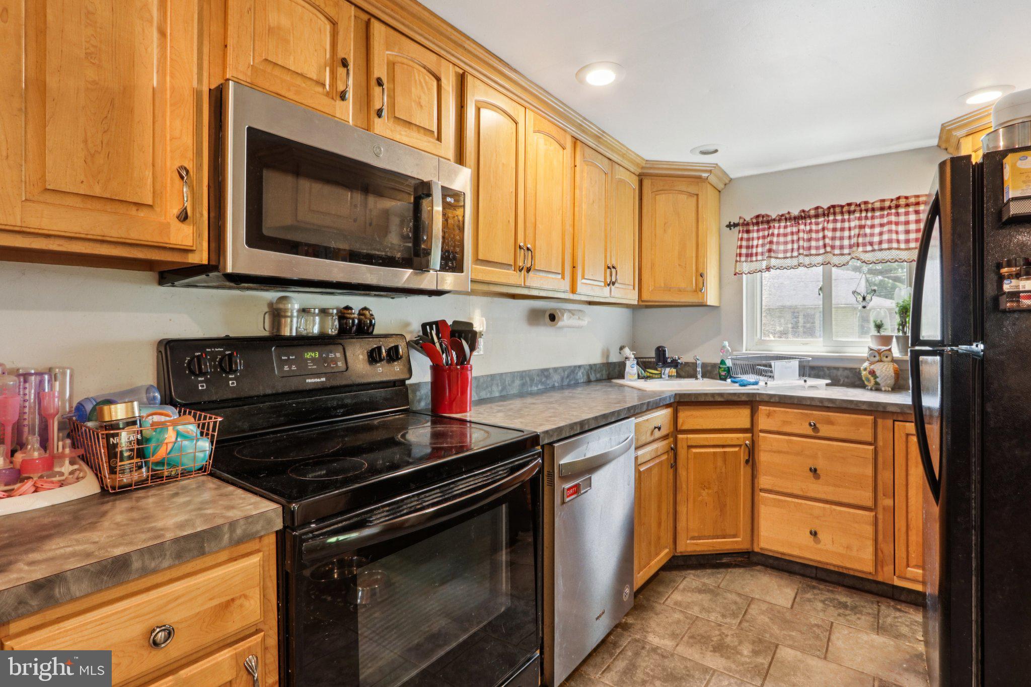 76 N Hook Rd