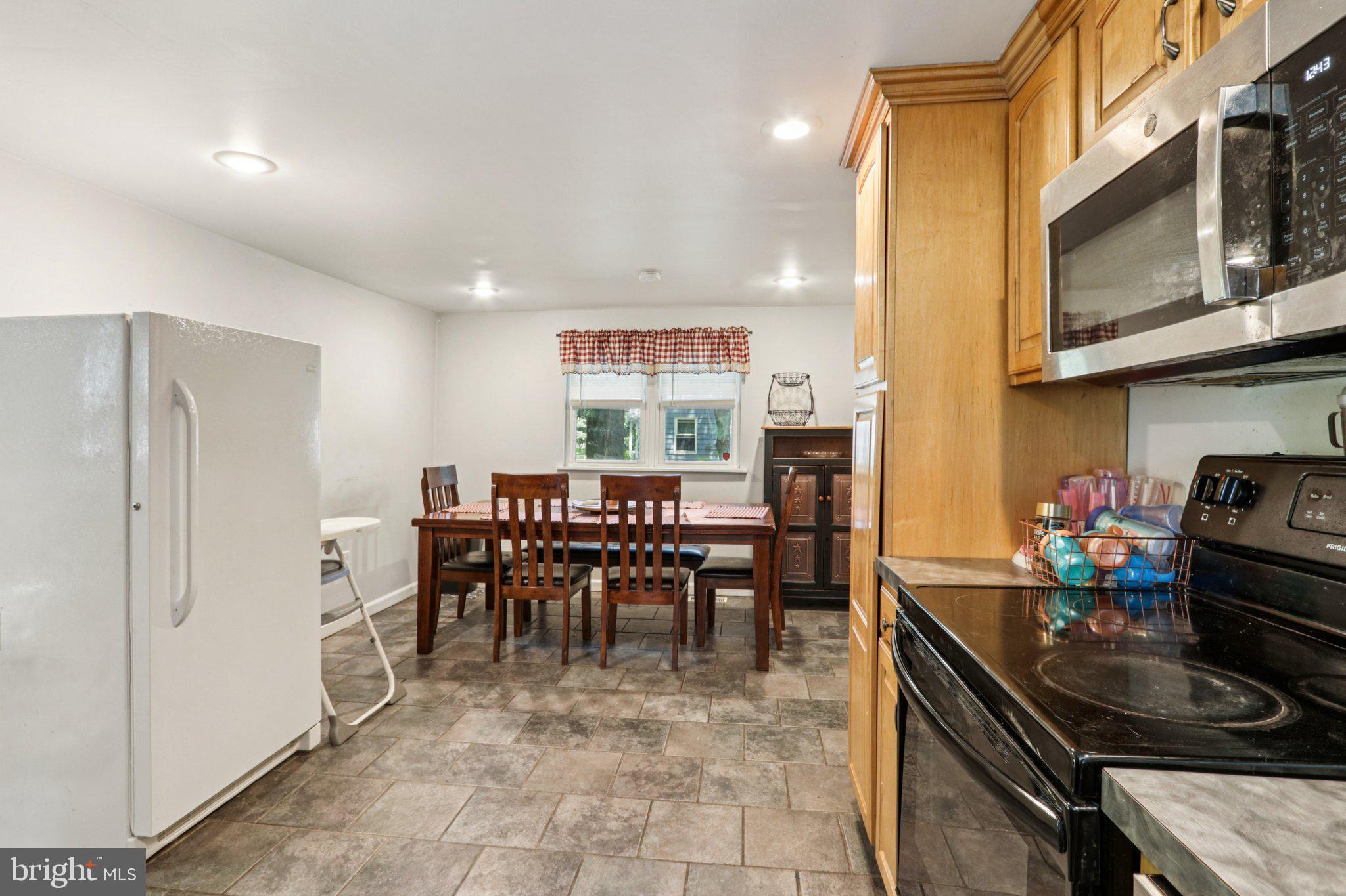 76 N Hook Rd