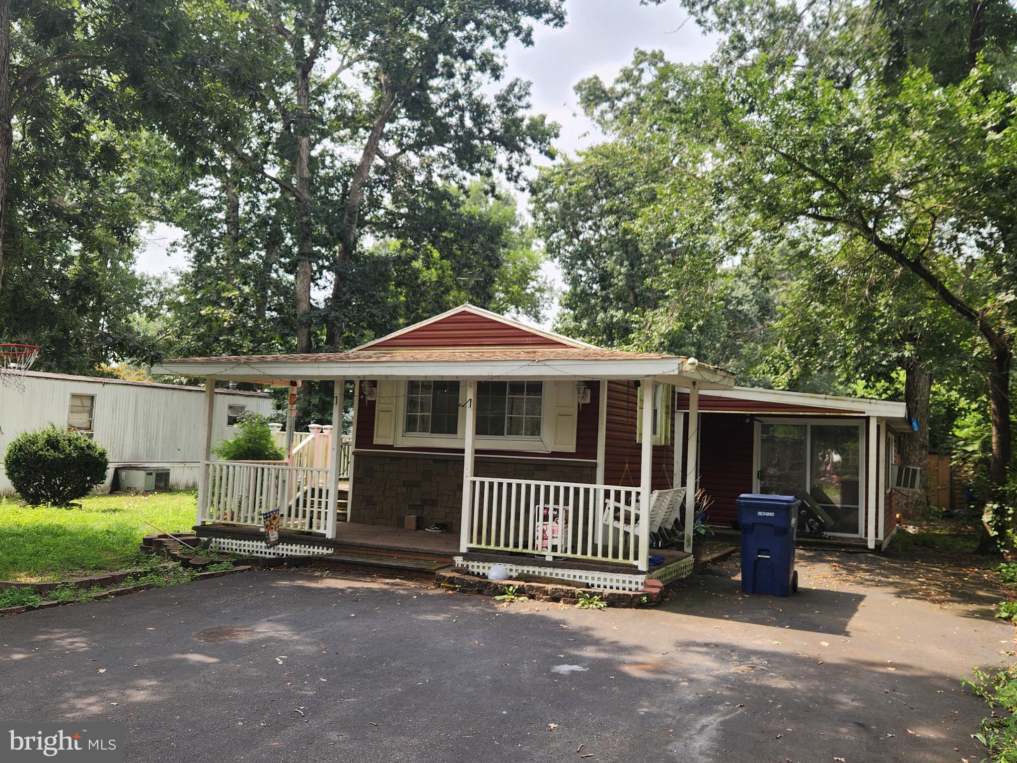 5 BRIARWOOD LN
