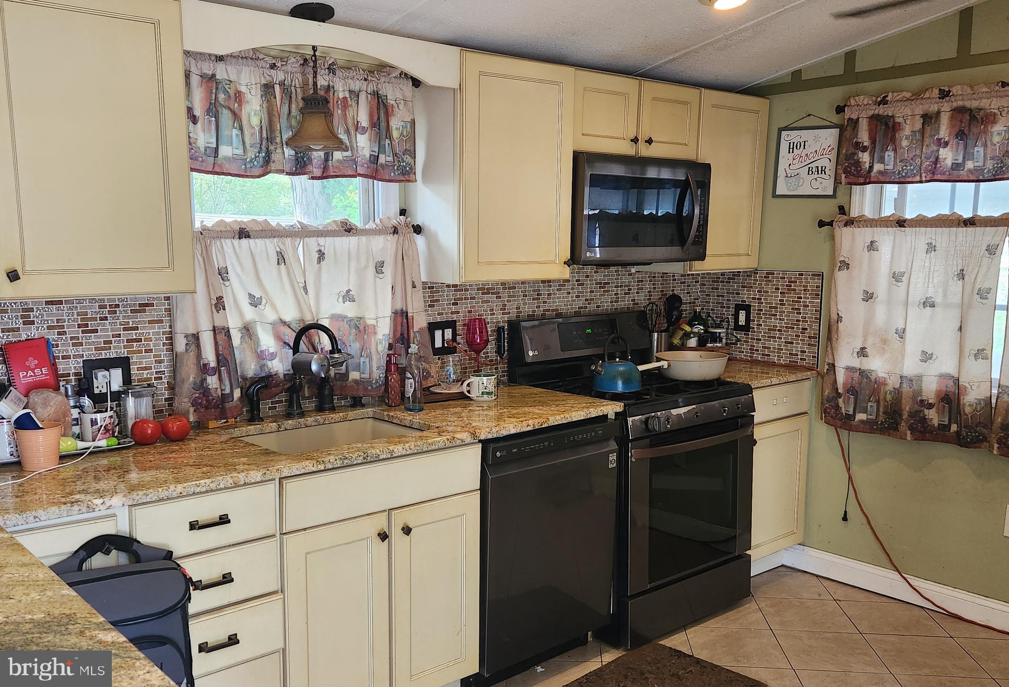 5 BRIARWOOD LN