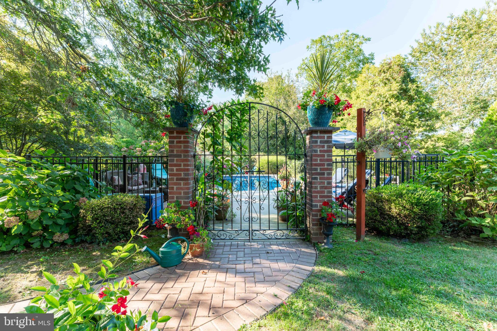 10 DELAWARE DRIVE