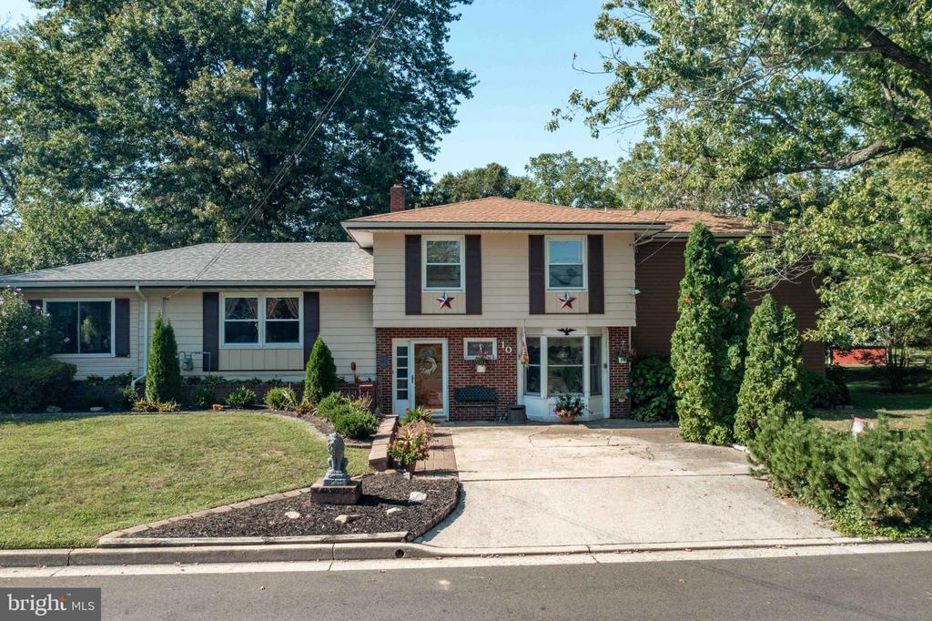 10 DELAWARE DRIVE