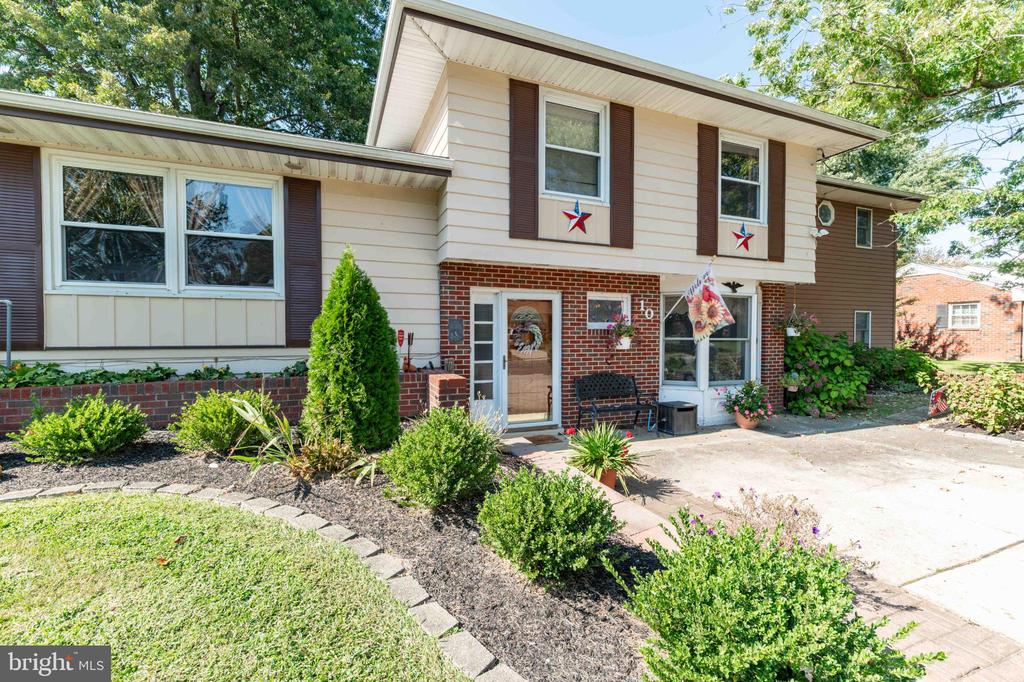 10 DELAWARE DRIVE
