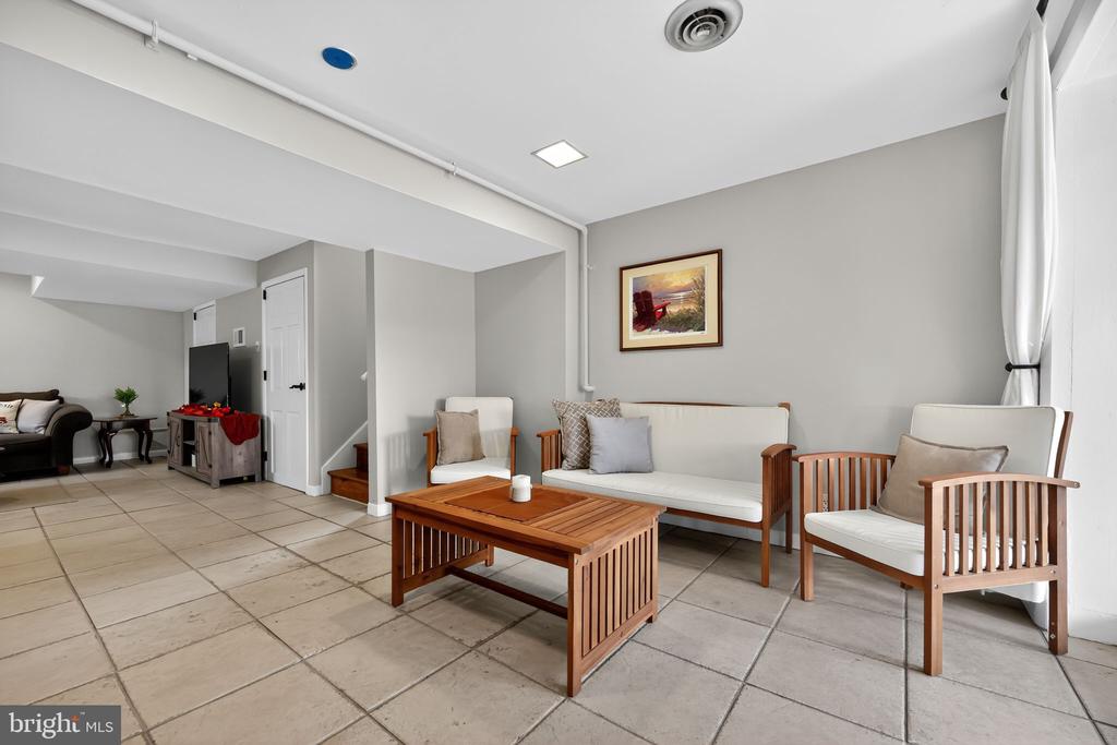 33 BEACH AVENUE