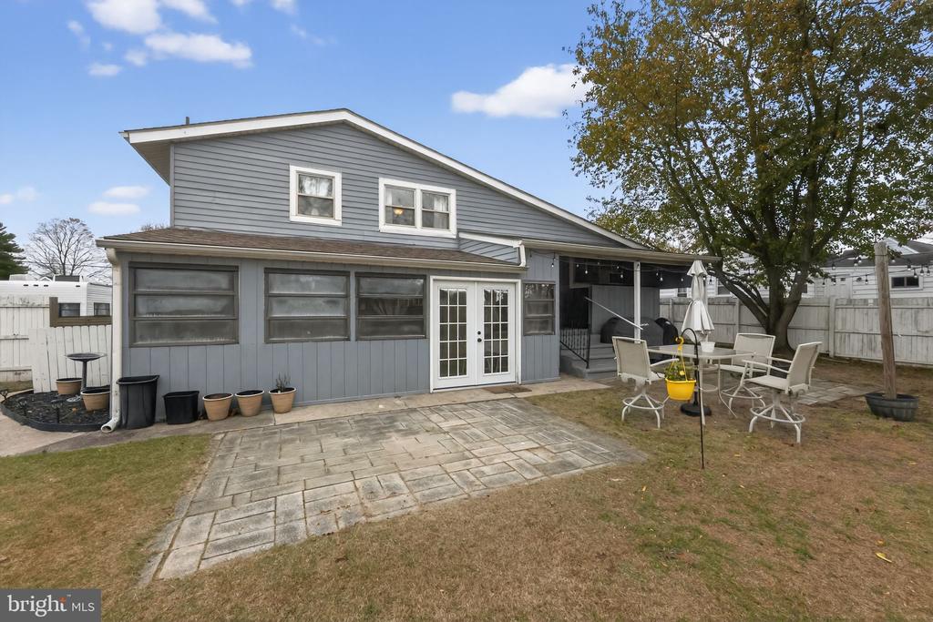 33 BEACH AVENUE