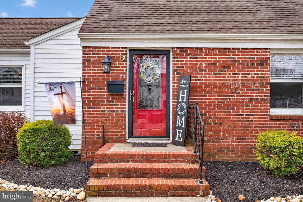 46 MAPLEWOOD AVENUE