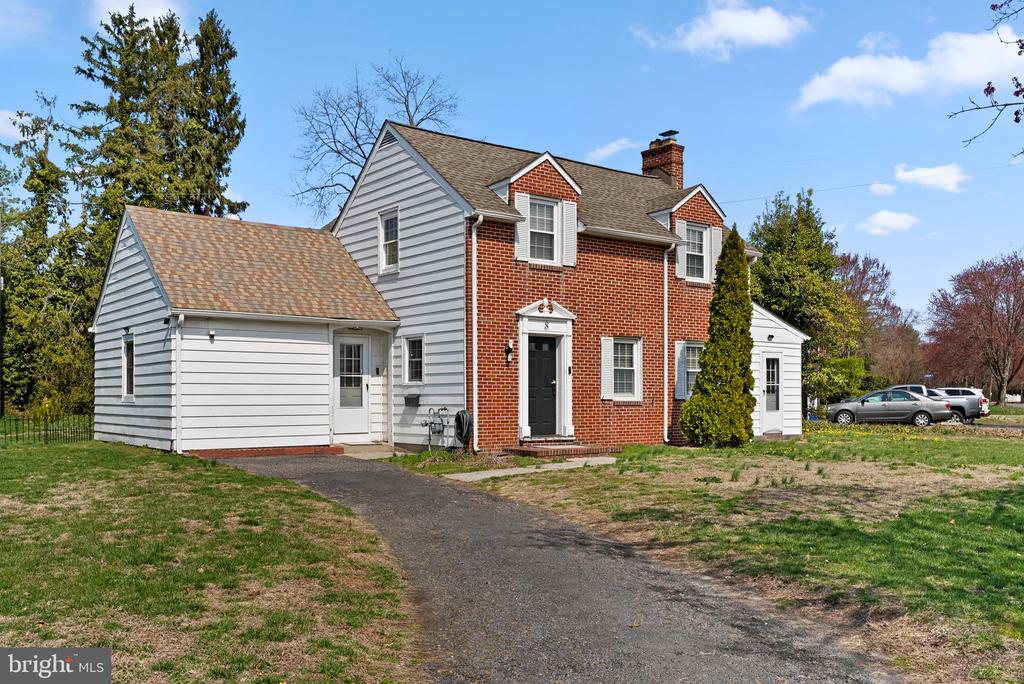 8 GEORGETOWN ROAD