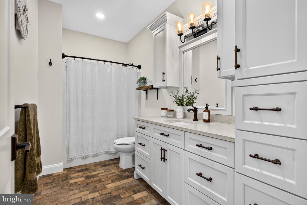 388 WOODSTOWN DARETOWN ROAD
