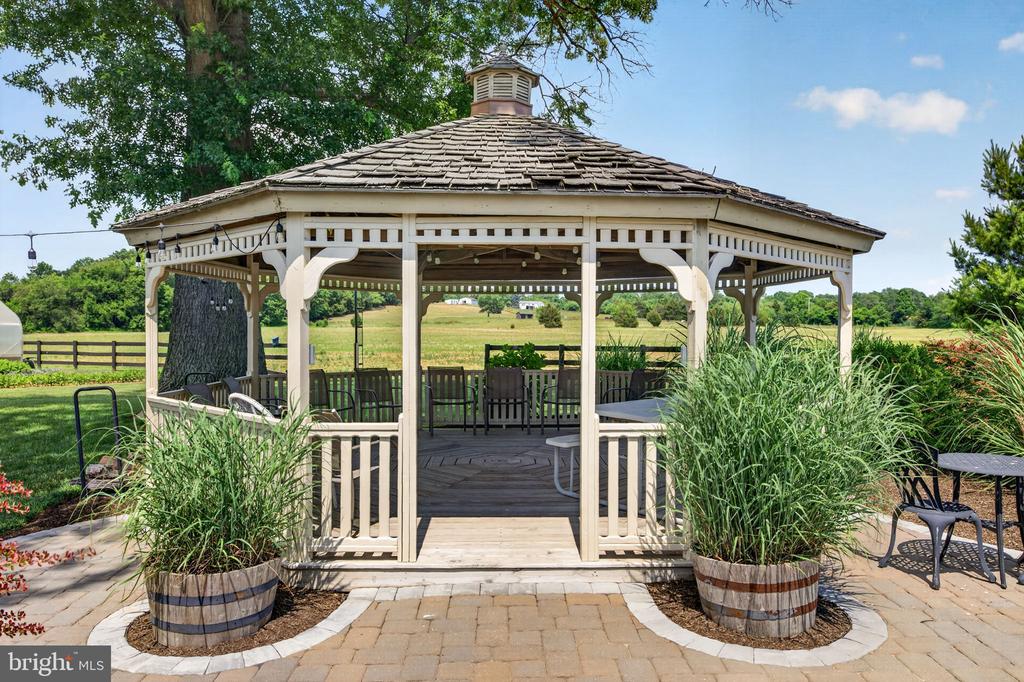 388 WOODSTOWN DARETOWN ROAD