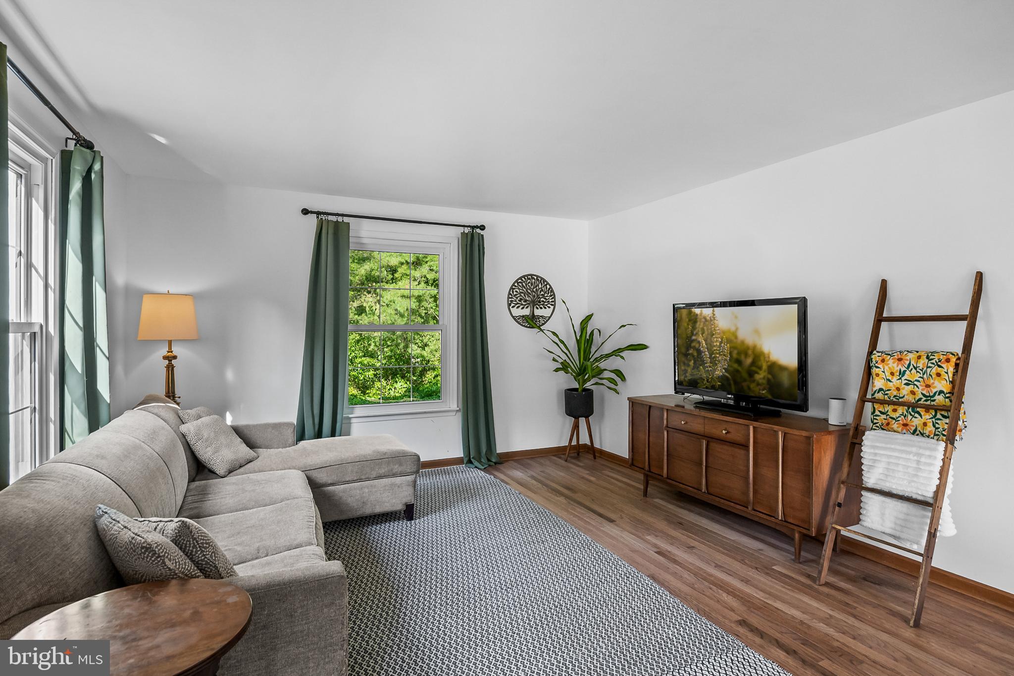 5 BUTTONWOOD DRIVE