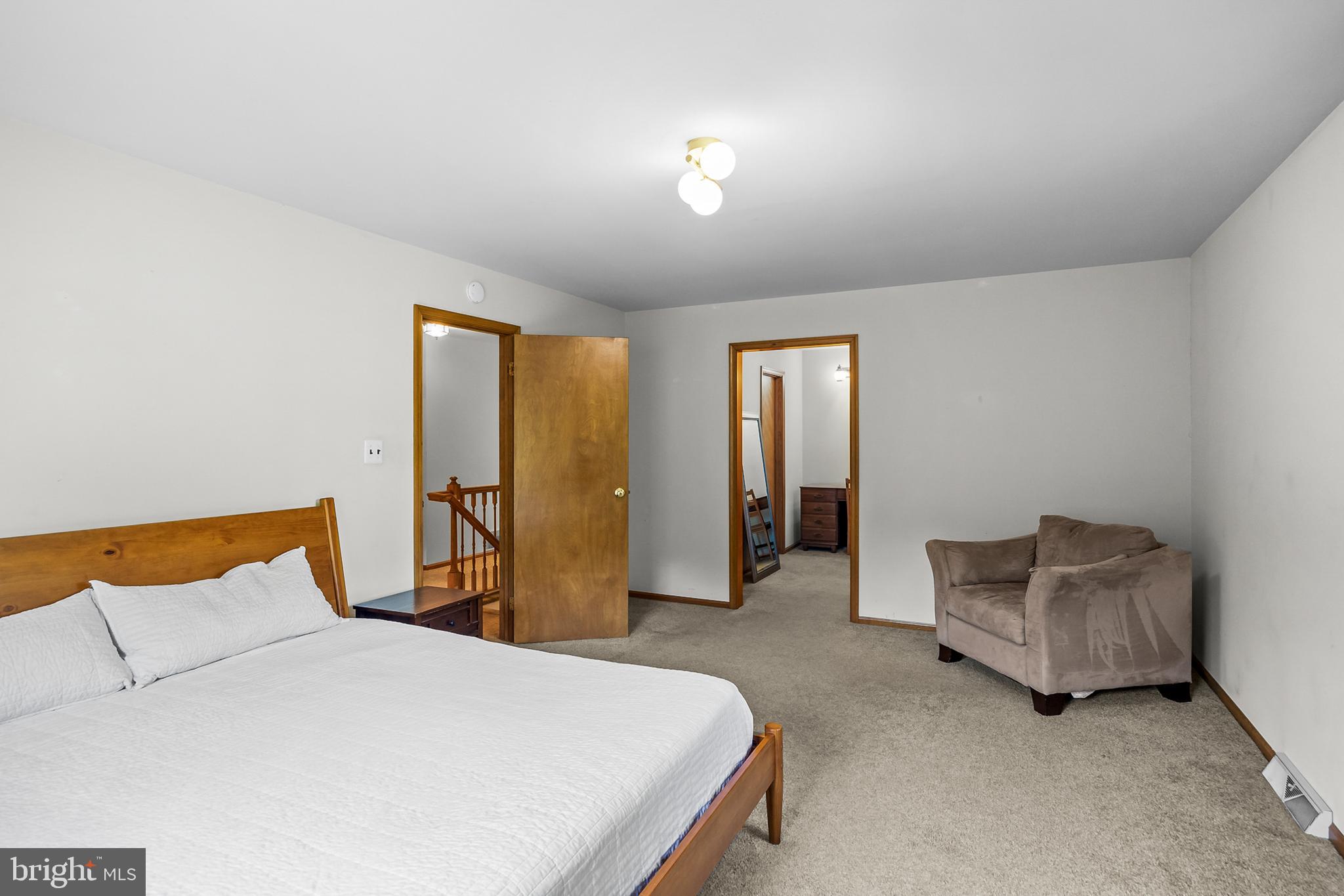 5 BUTTONWOOD DRIVE