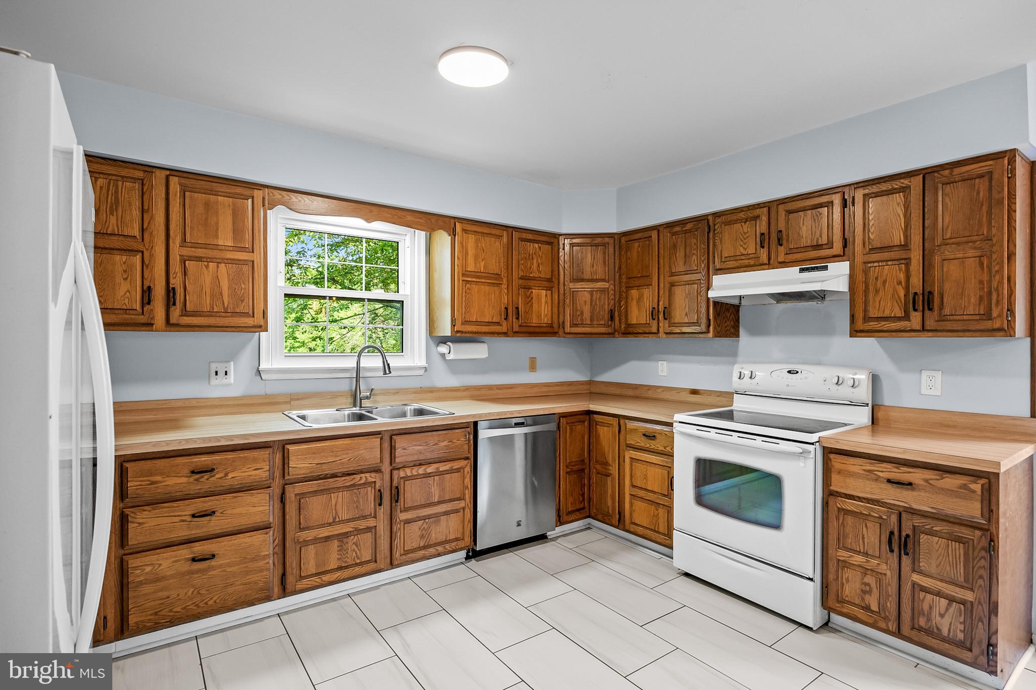5 BUTTONWOOD DRIVE