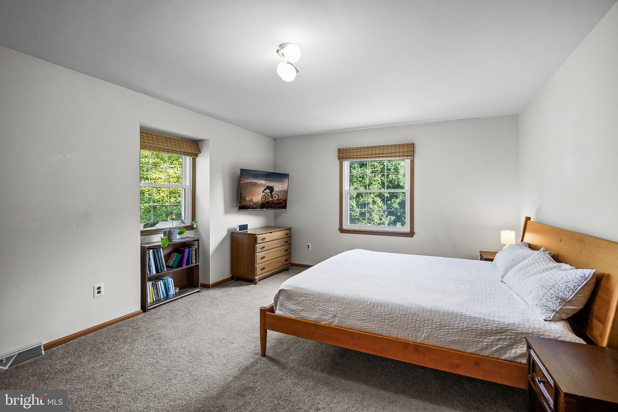 5 BUTTONWOOD DRIVE