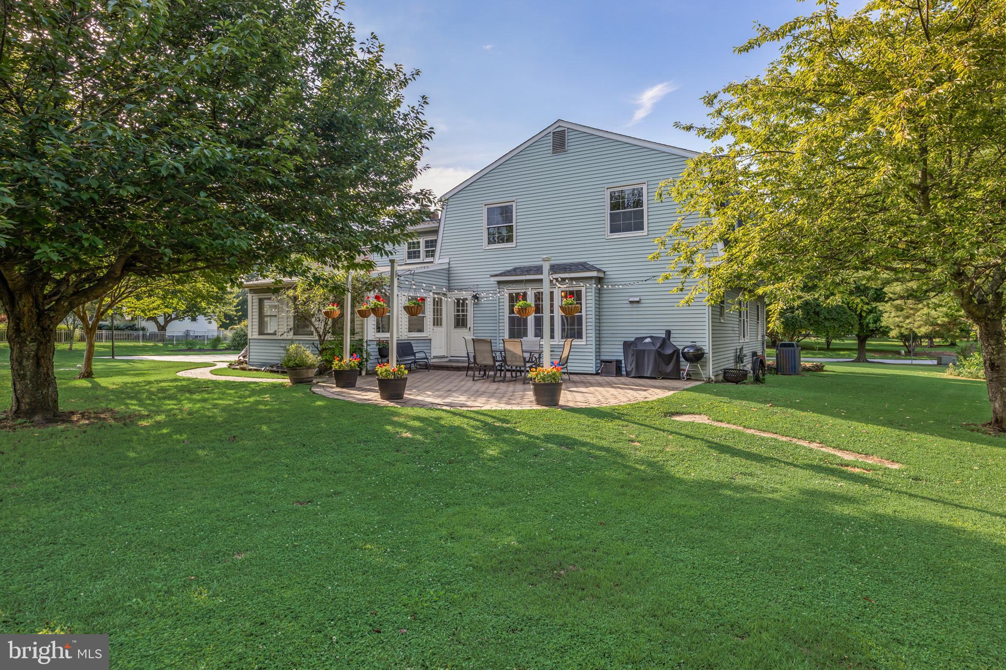 5 BUTTONWOOD DRIVE