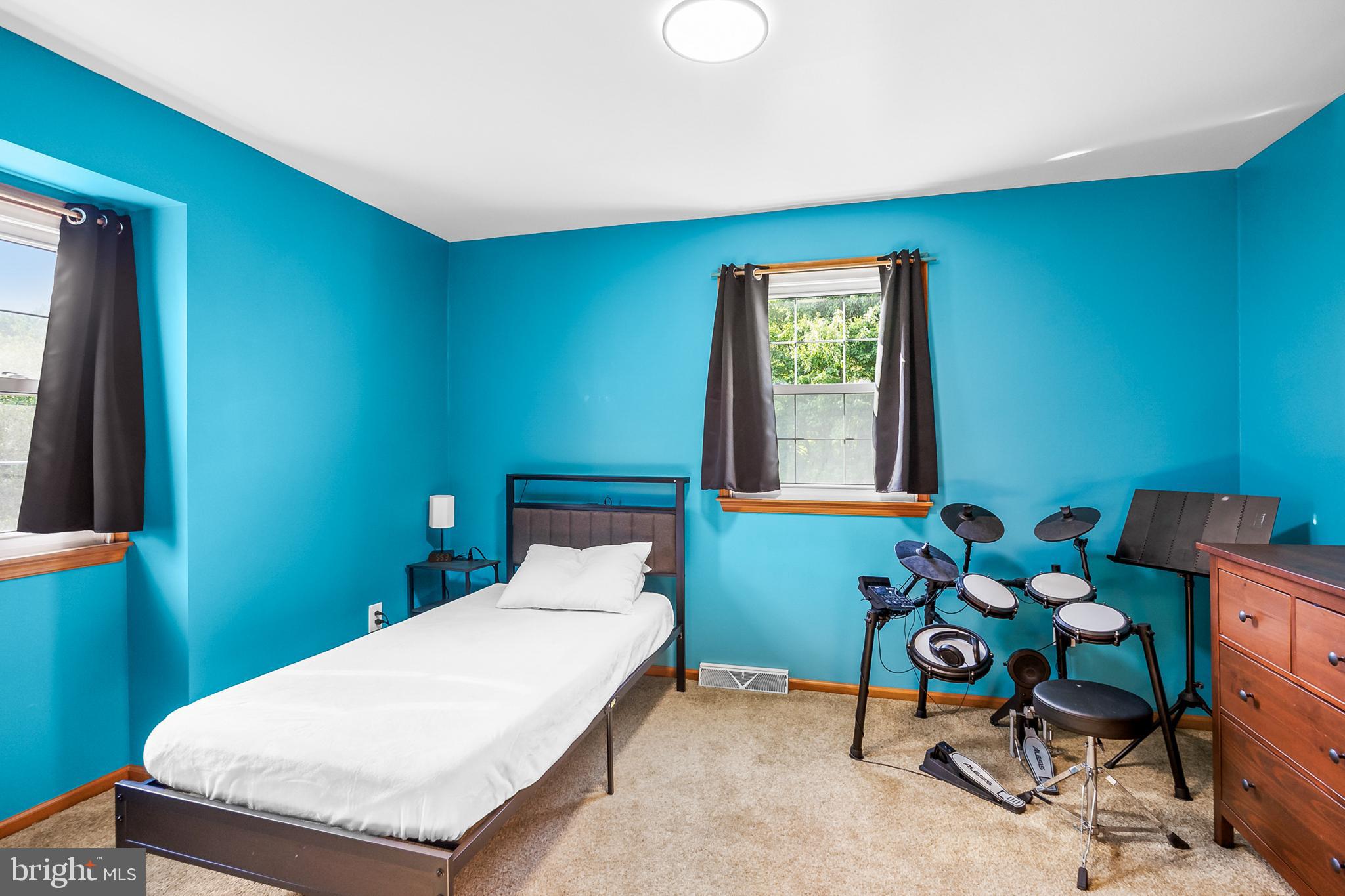 5 BUTTONWOOD DRIVE