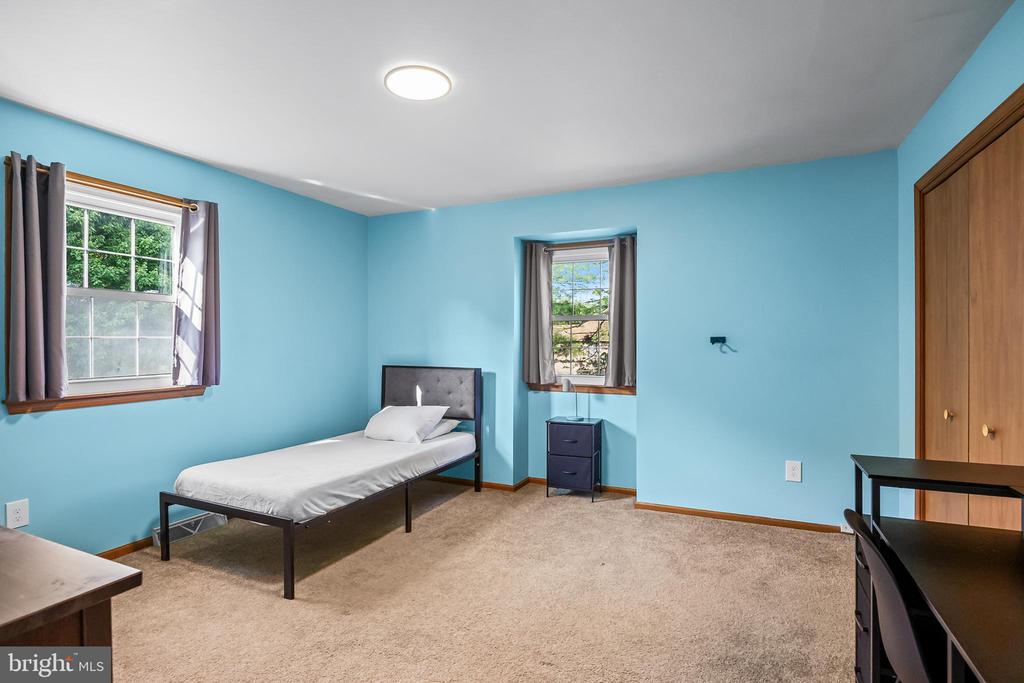 5 BUTTONWOOD DRIVE