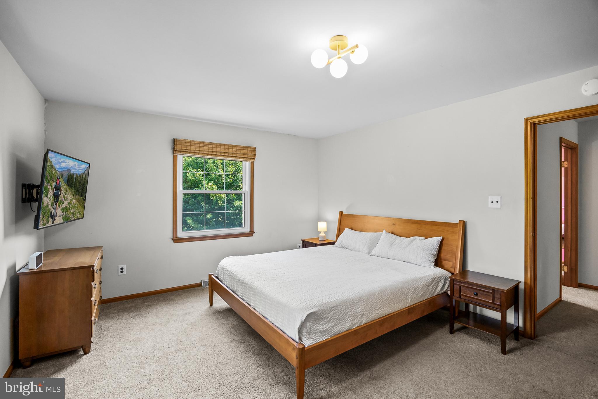 5 BUTTONWOOD DRIVE