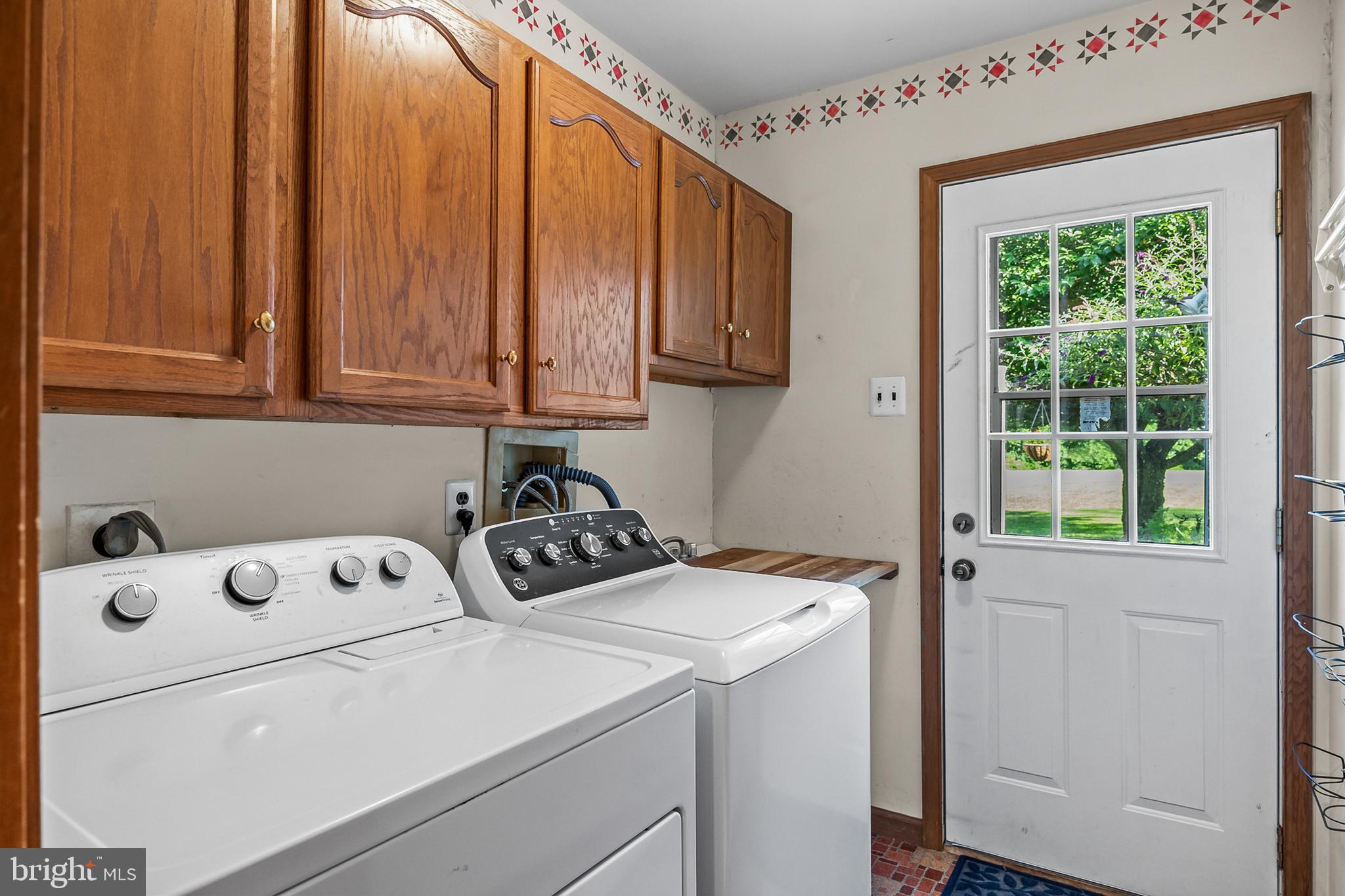 5 BUTTONWOOD DRIVE