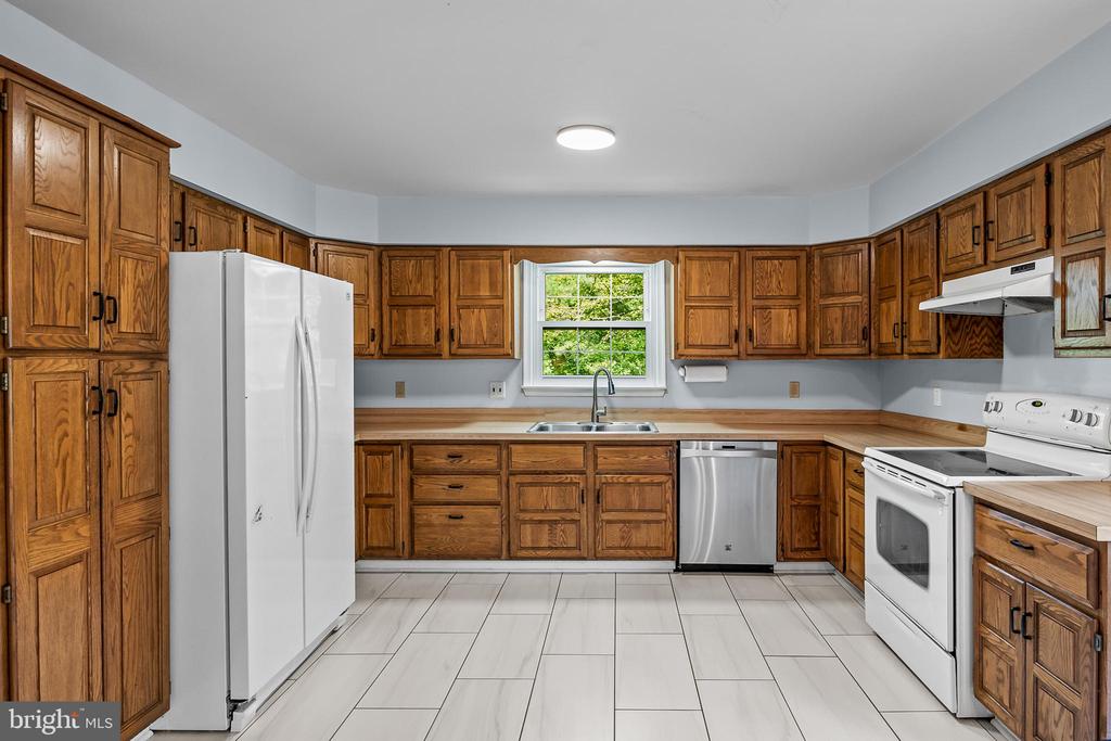 5 BUTTONWOOD DRIVE