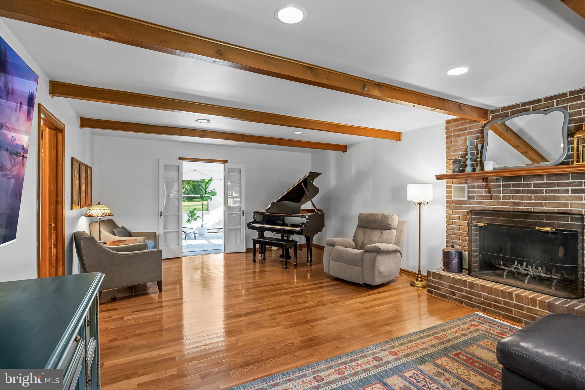 5 BUTTONWOOD DRIVE