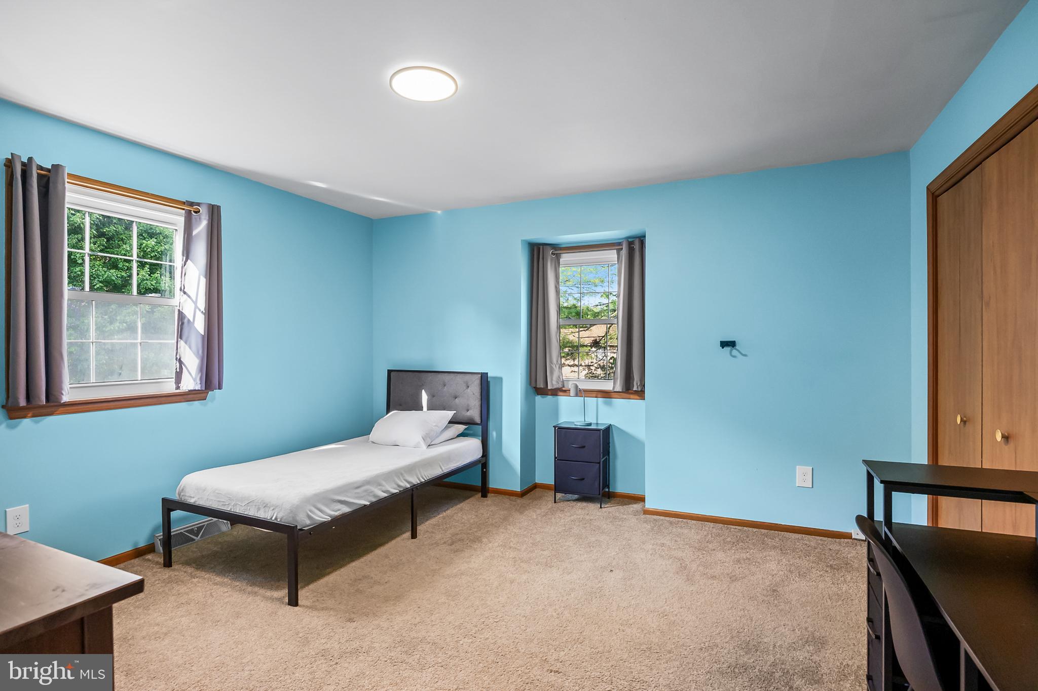 5 BUTTONWOOD DRIVE