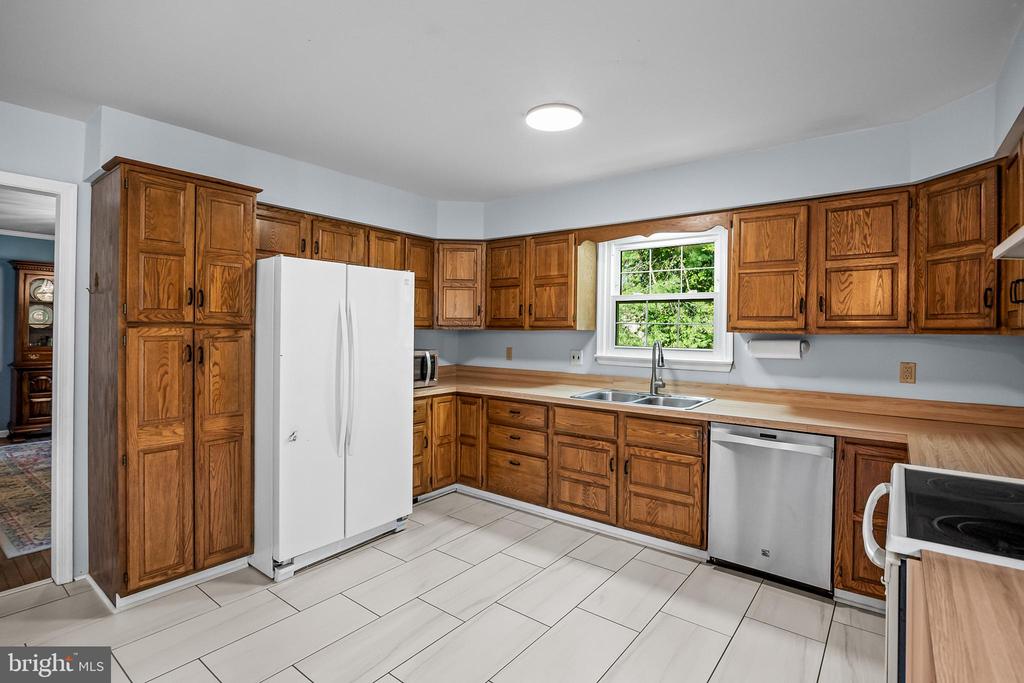 5 BUTTONWOOD DRIVE