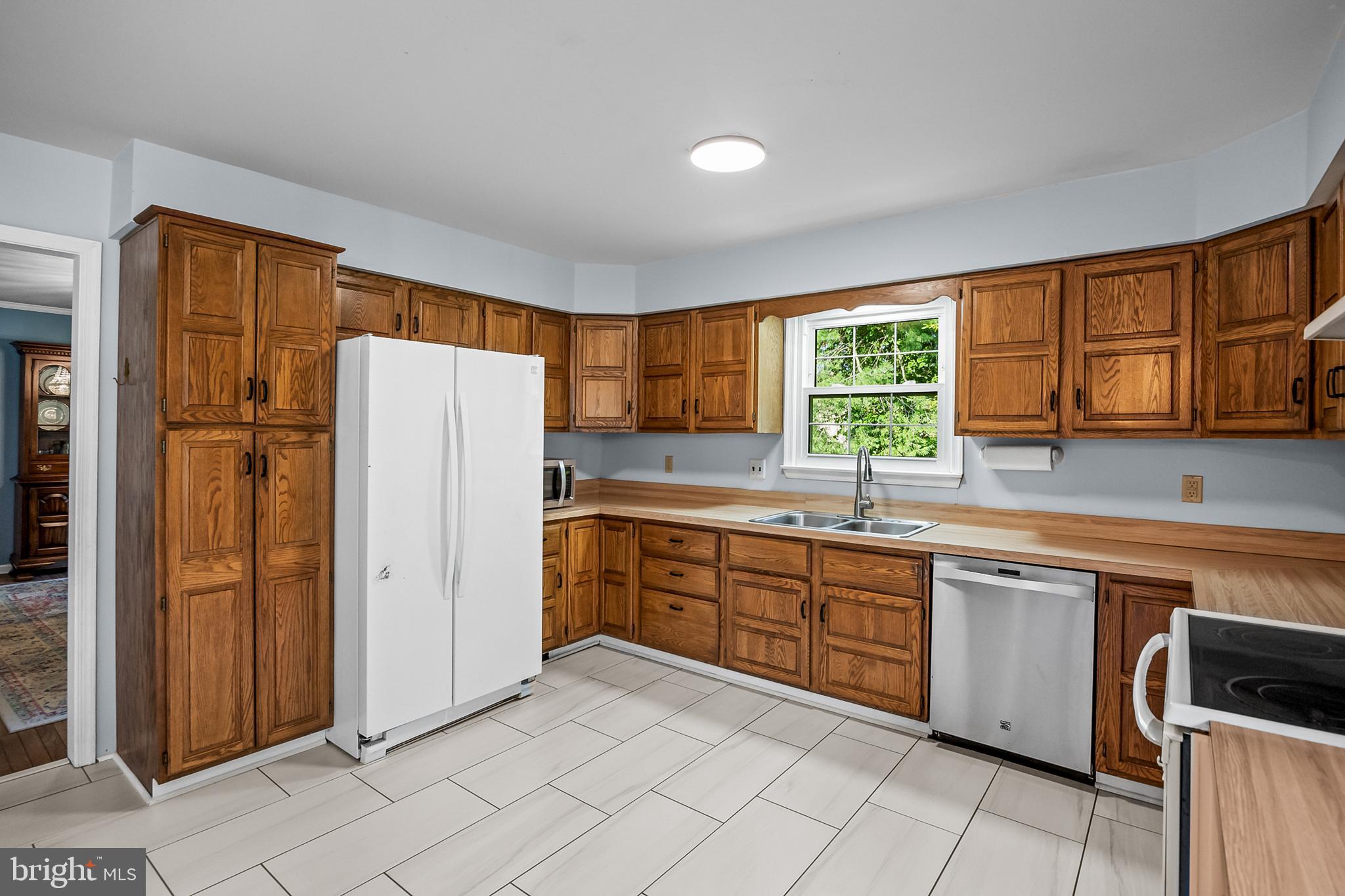 5 BUTTONWOOD DRIVE