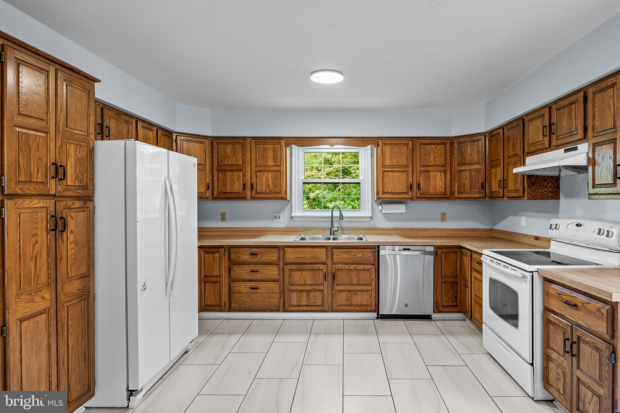 5 BUTTONWOOD DRIVE