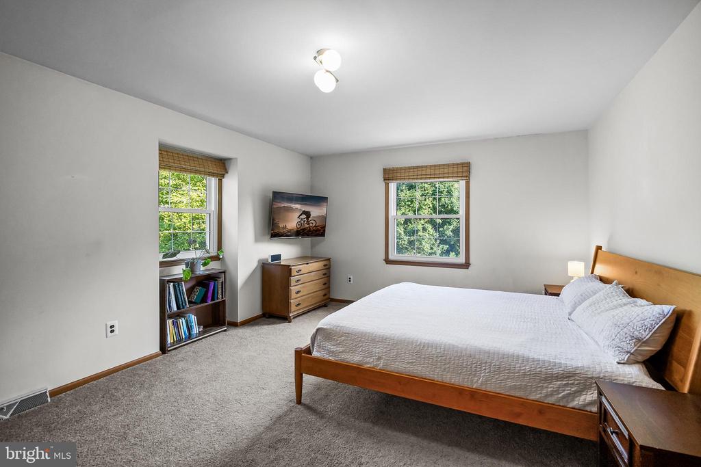 5 BUTTONWOOD DRIVE