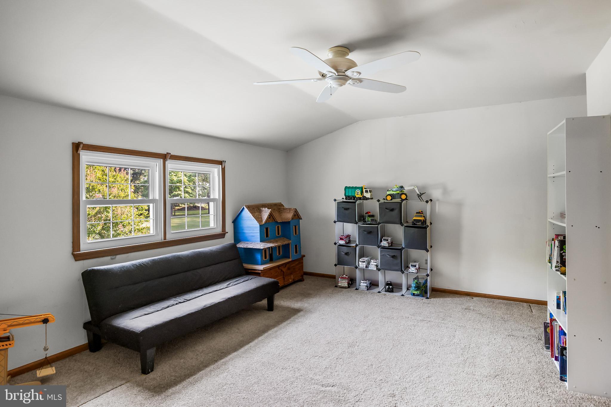 5 BUTTONWOOD DRIVE