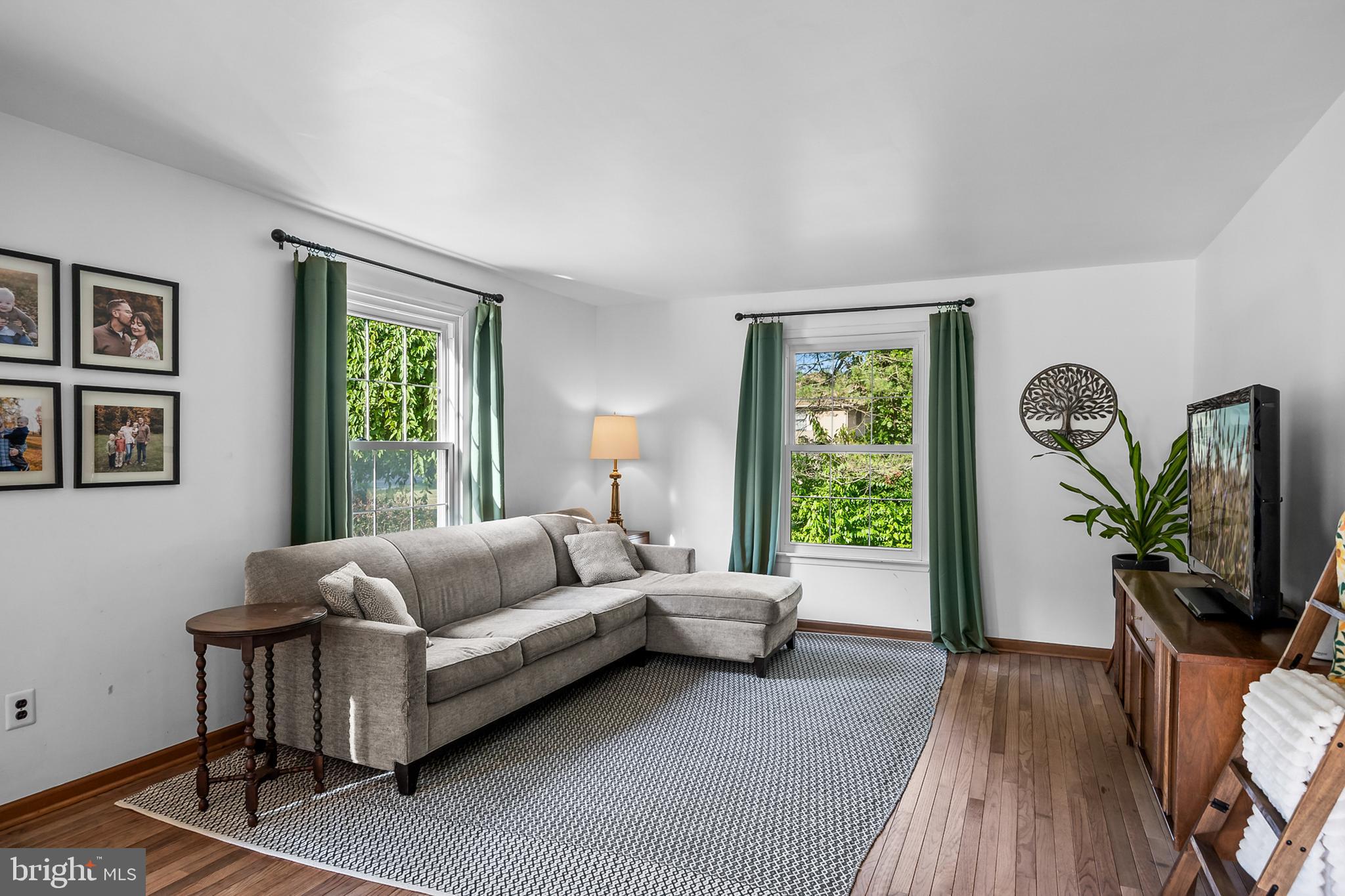 5 BUTTONWOOD DRIVE