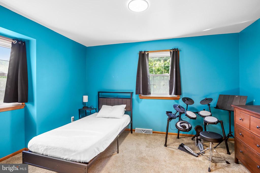 5 BUTTONWOOD DRIVE