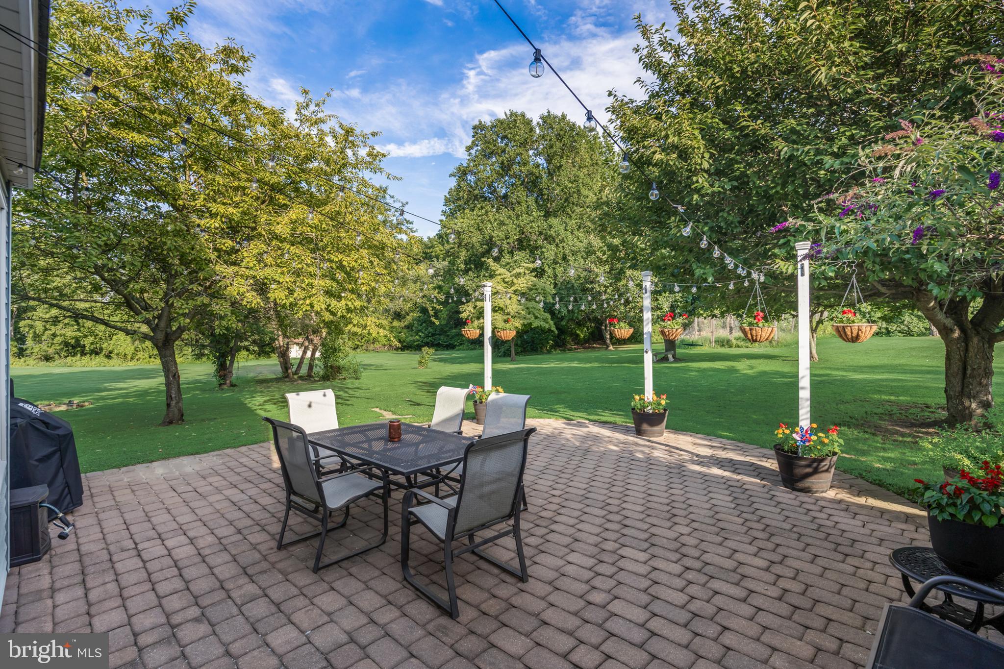 5 BUTTONWOOD DRIVE