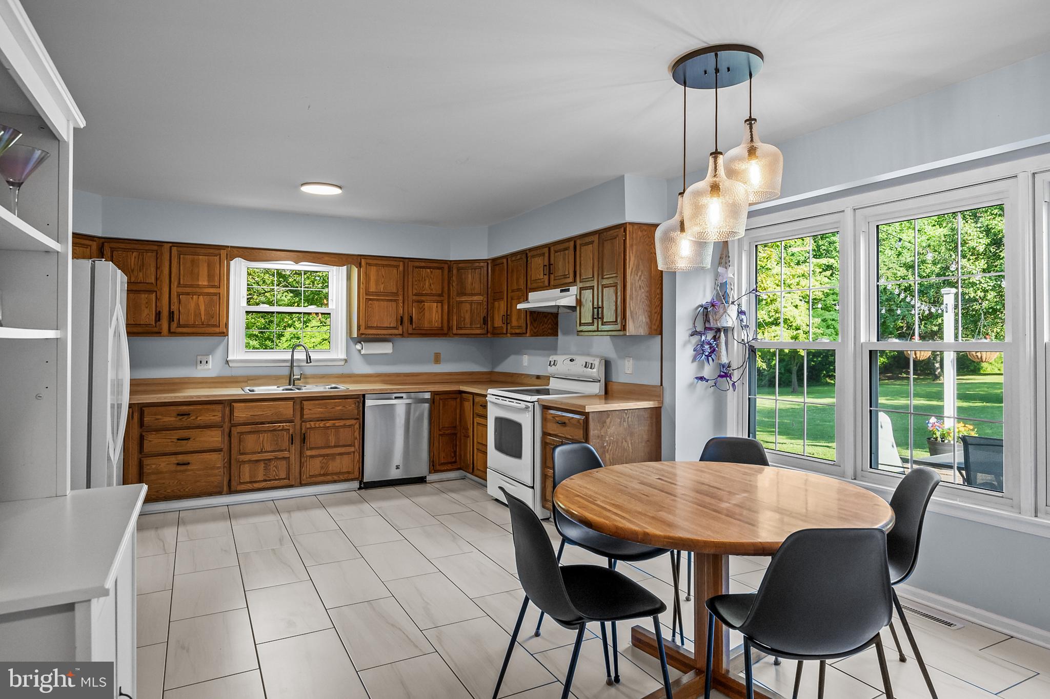 5 BUTTONWOOD DRIVE