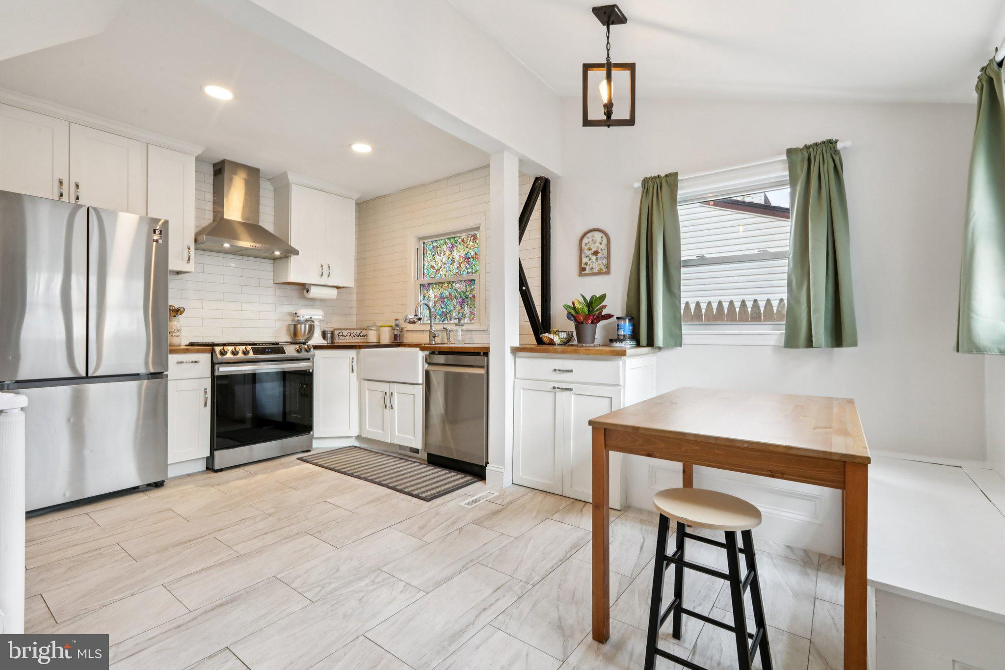 376 HOLLYWOOD AVENUE