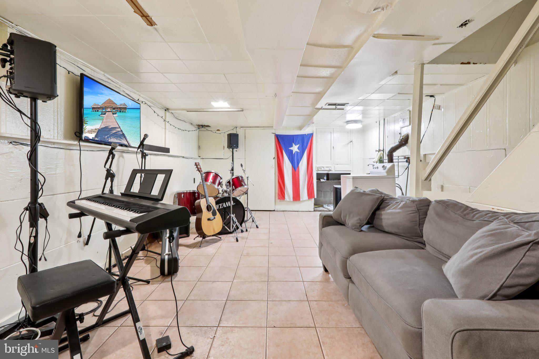 376 HOLLYWOOD AVENUE