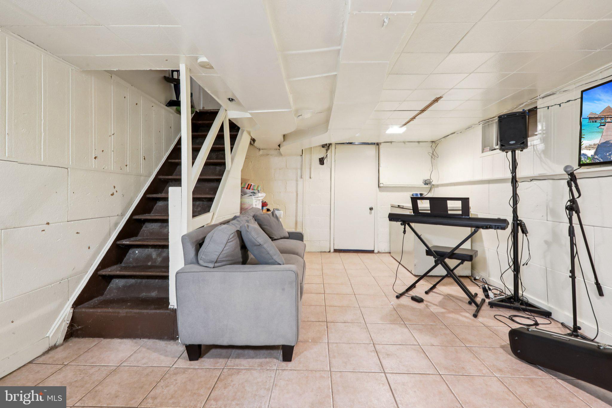 376 HOLLYWOOD AVENUE