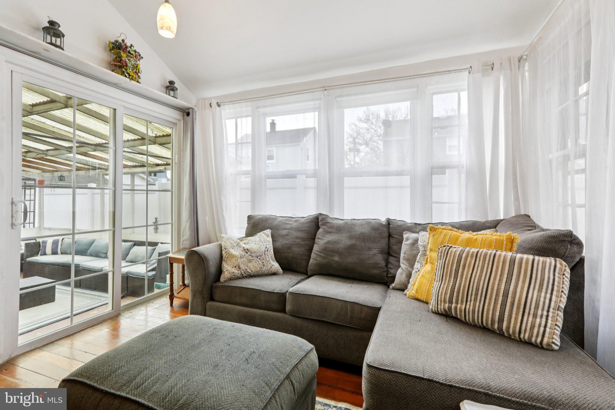 376 HOLLYWOOD AVENUE