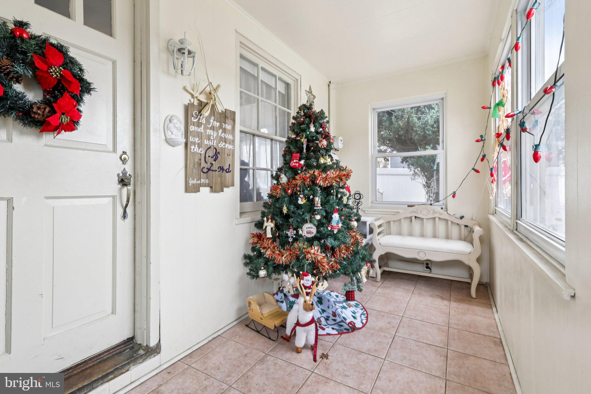 376 HOLLYWOOD AVENUE