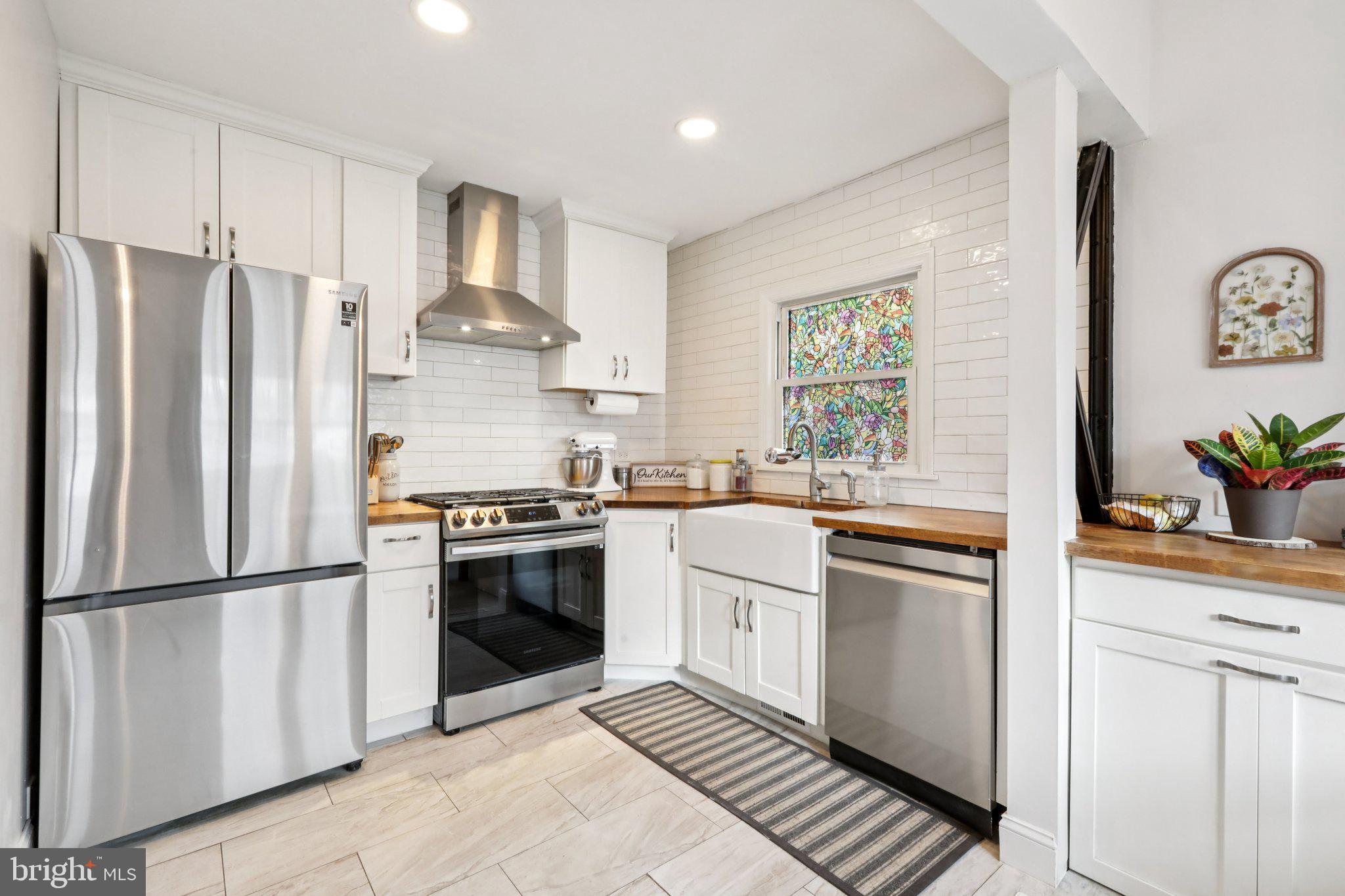 376 HOLLYWOOD AVENUE