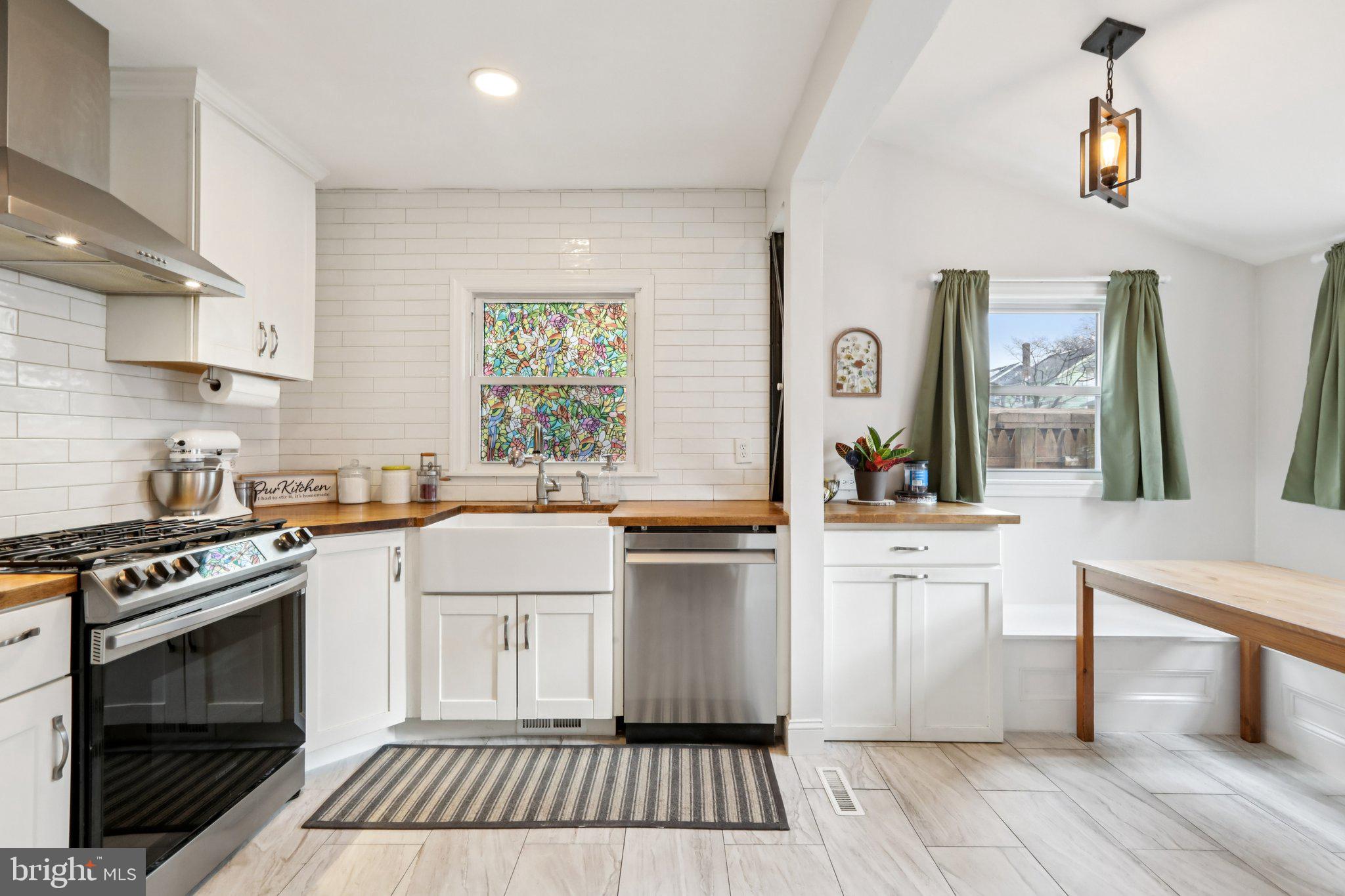 376 HOLLYWOOD AVENUE